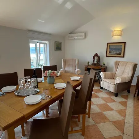 Apartament More *